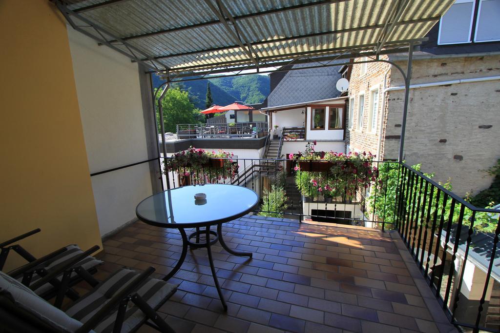 Ferienweingut Serwaziwein Mesenich Bilik gambar